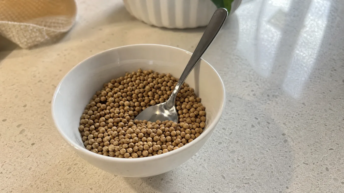 Organic vs Conventional Coriander Oil: What a Label Covers